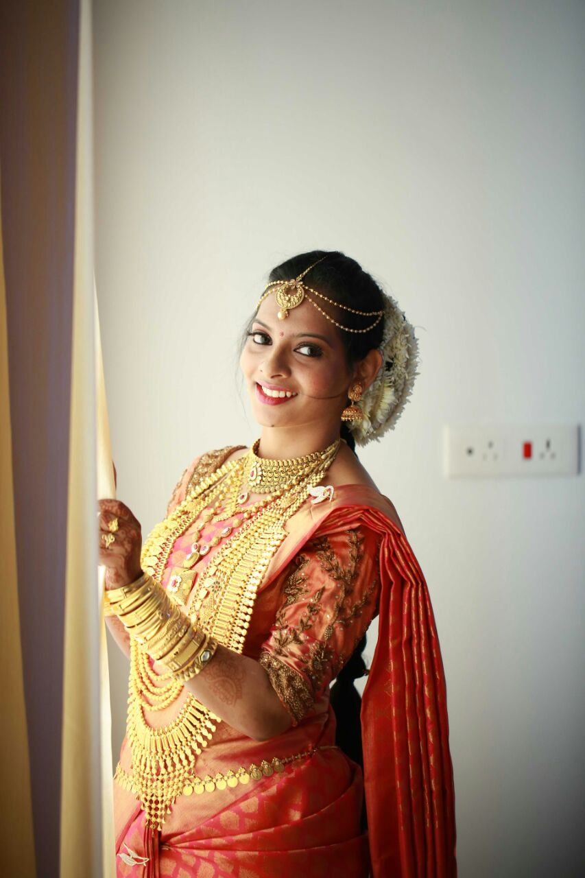 RIYA BEAUTY PARLOUR AND SPA THALASSERY