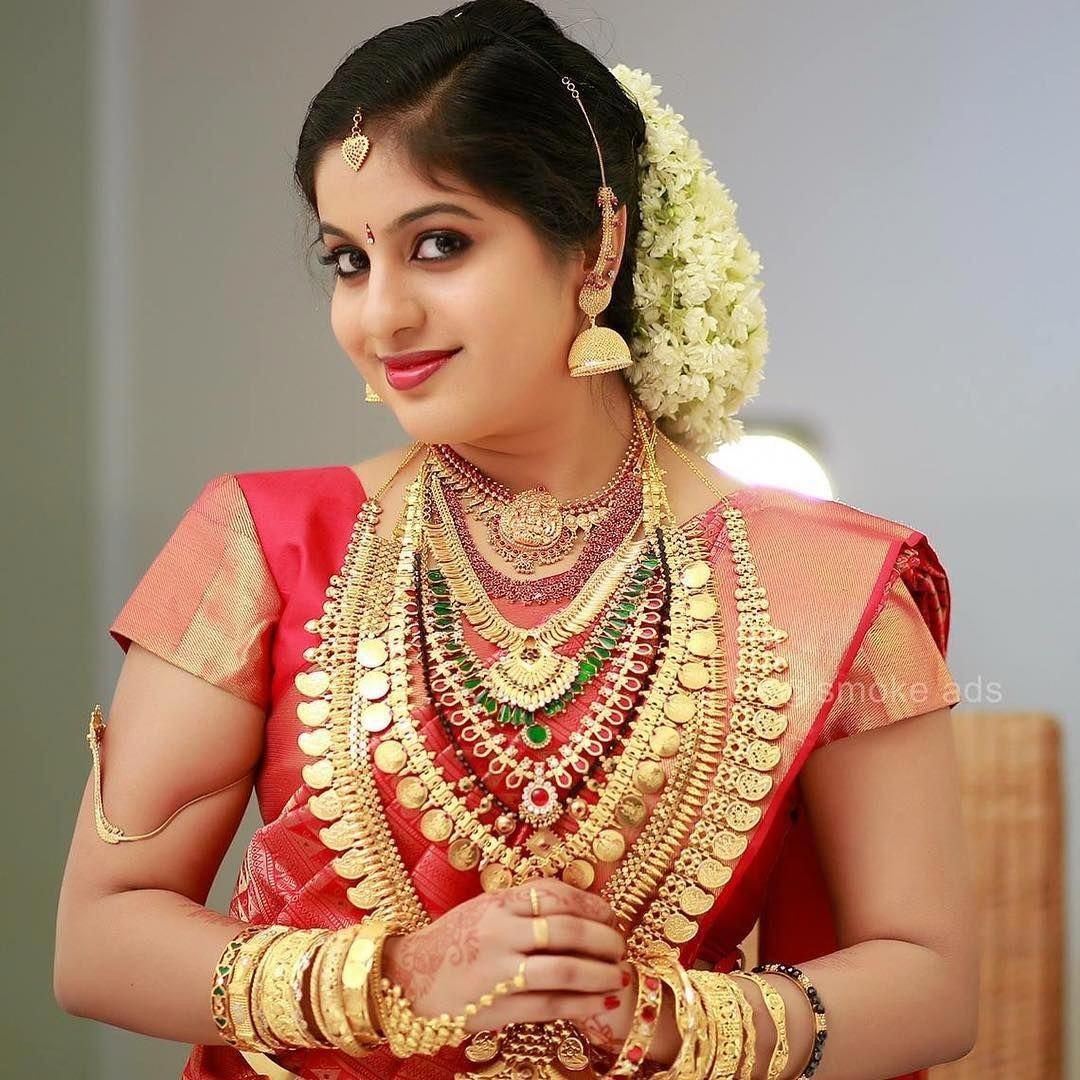 RIYA BEAUTY PARLOUR AND SPA THALASSERY
